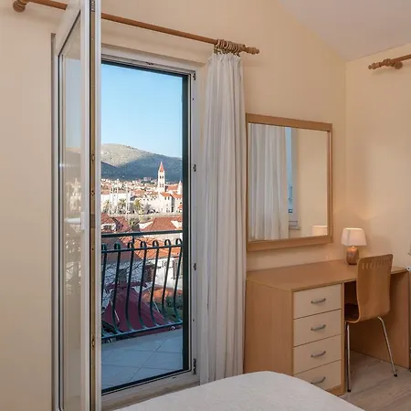 Bakica Πανσιόν Τρογκίρ