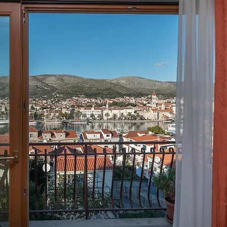 Πανσιόν Bakica 4*